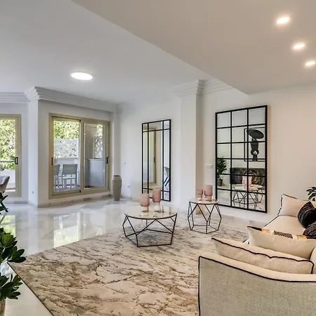 Molo Residences Boutique & 4* מארבלה