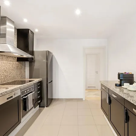 מלון דירות Molo Residences Boutique & 4*