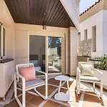 Molo Residences Boutique & 4*