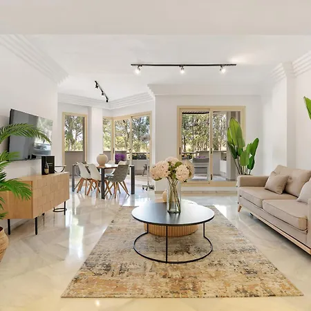 Molo Residences Boutique & מארבלה