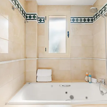 Molo Residences Boutique & Aparthotel 4*