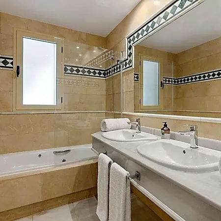 Molo Residences Boutique & 4* Marbella