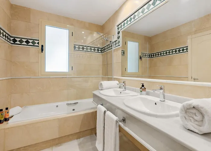Molo Residences Boutique & Апарт-готель 4*