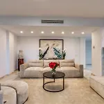 Апарт-готель Molo Residences Boutique & 4*