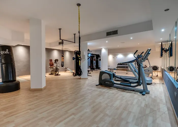 Molo Residences Boutique & מארבלה