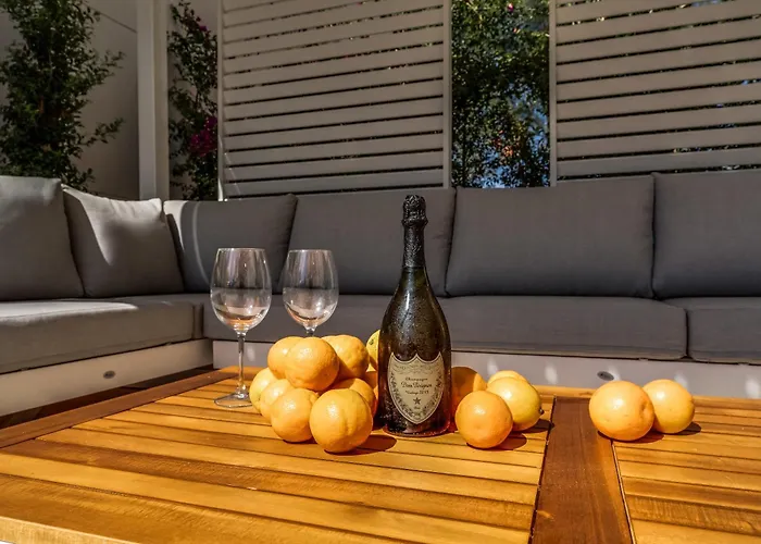 Molo Residences Boutique & מארבלה