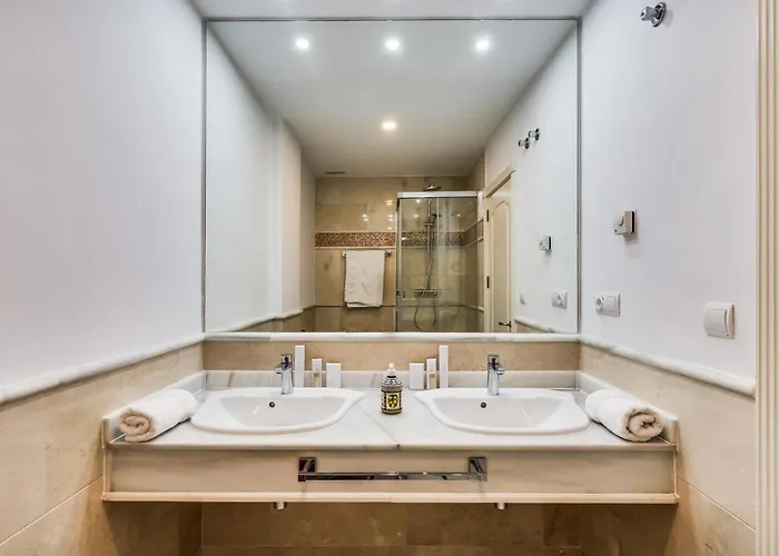 Molo Residences Boutique & מארבלה