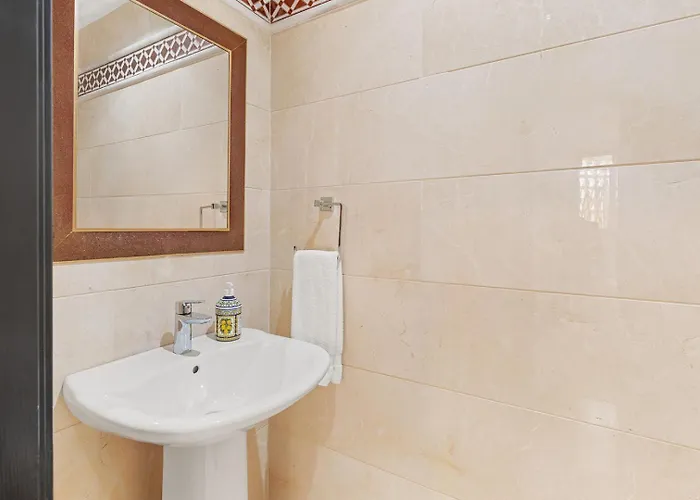 Molo Residences Boutique & מארבלה