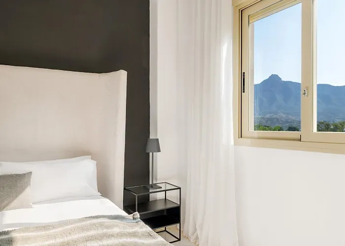 Molo Residences Boutique & מארבלה